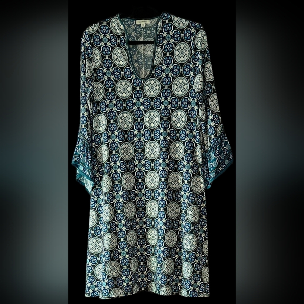 Max Studio Dress Size M, 4-Way Stretch, Very Good Condition, Flared Sleeves